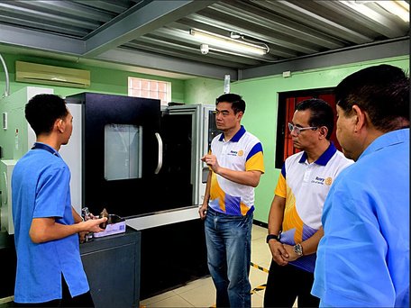 A Dualtech trainee explains how a digitally powered elevator system works, applying classroom principles to real-world technology.
