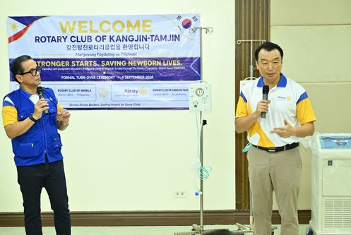 Rotarian Ingil Ra translates for IPP Raoul Creencia so the Korean delegation can follow the program.